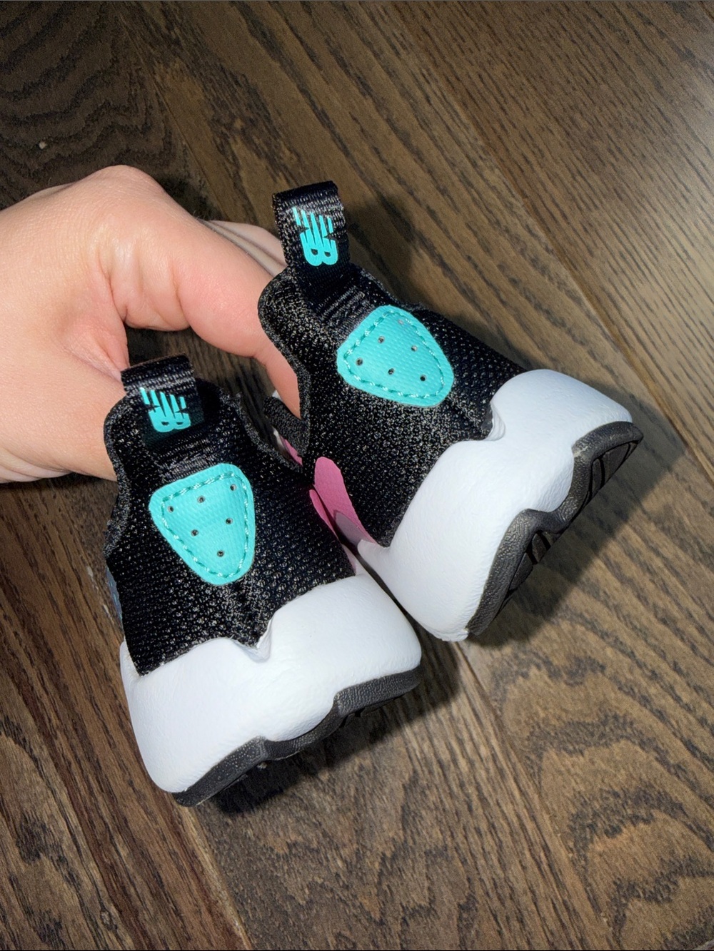 New Balance Kids Sneakers in Pink, White & Black with Mint Accents velcro 8C - Picture 4 of 8